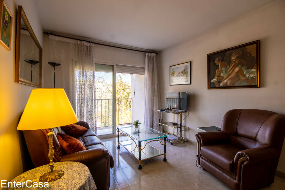Excel·lent oportunitat d'inversió en pis de 3 dormitoris a prop de l'estació de Renfe a Figueres.