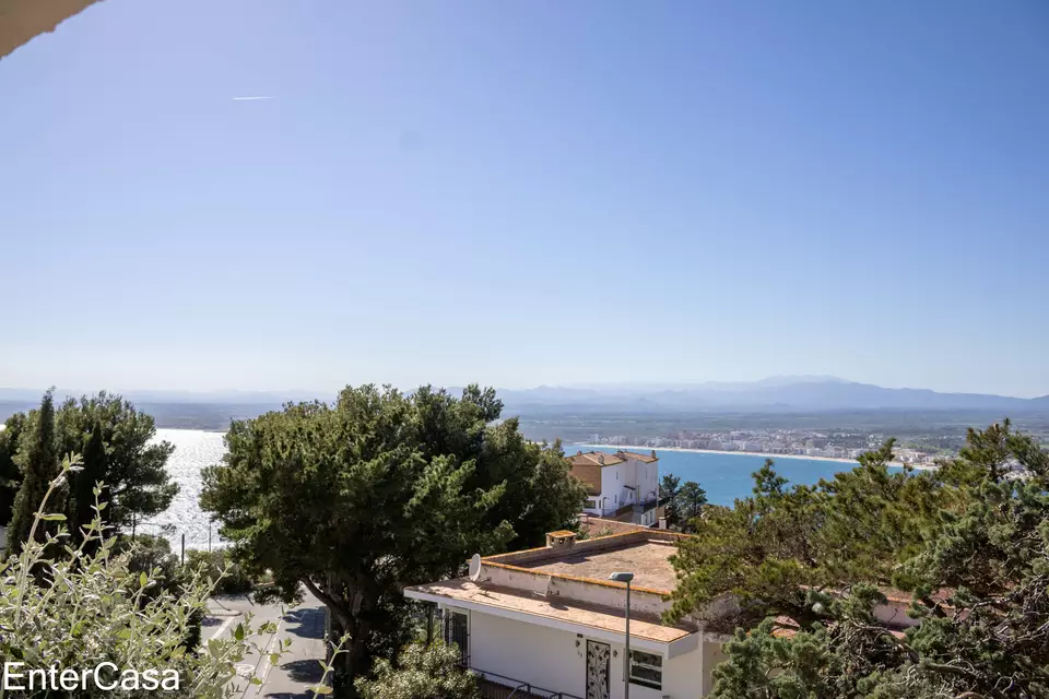 Maison méditerranéenne spectaculaire  avec une vue imprenable sur la mer ! Découvrez votre maison idéale dès aujourd'hui !