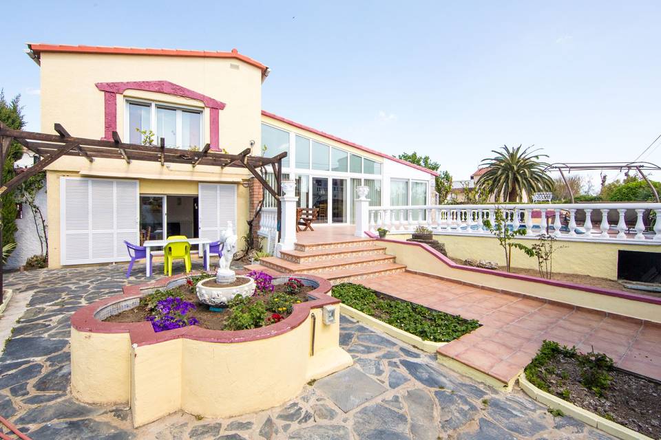 Magnífica casa en una zona tranquila con piscina y jardín