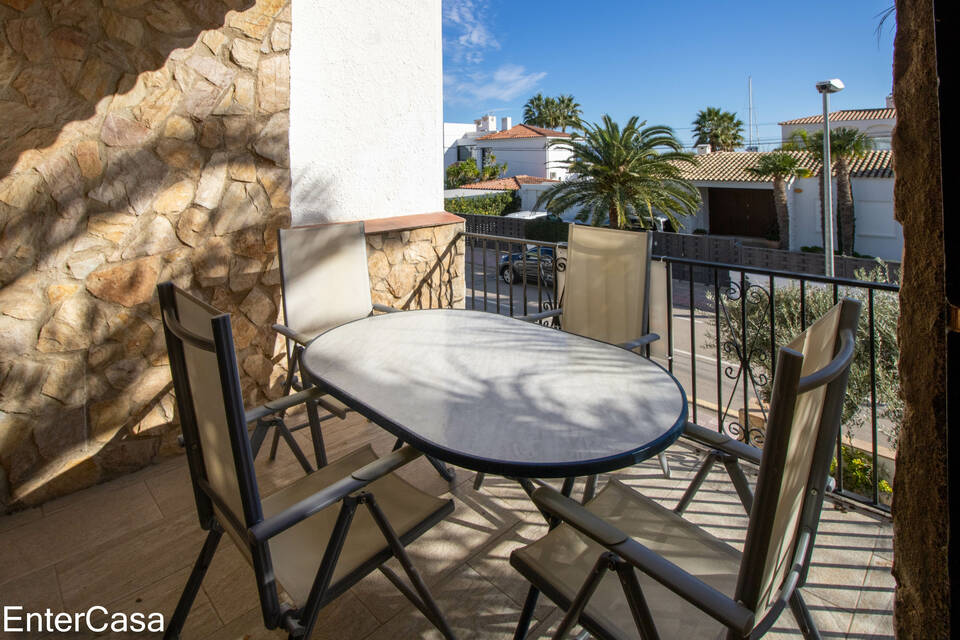 Incredible house in Ampuriabrava with 2 moorings! Prime location discover paradise by the sea.