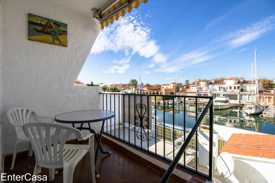 Incroyable maison à Ampuriabrava avec 2 amarres ! Emplacement privilégié. Découvrez le paradis au bord de la mer.