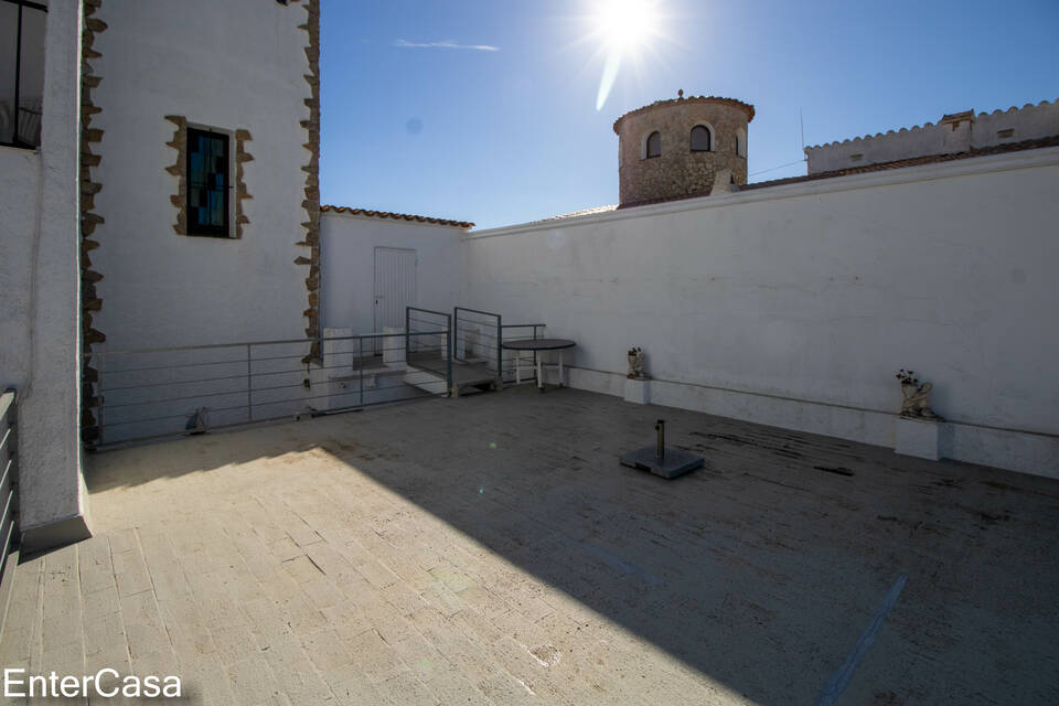 Increïble casa a Empuriabrava amb 2 amarratges! Ubicació privilegiada. Descobreix el paradís a la vora del mar.