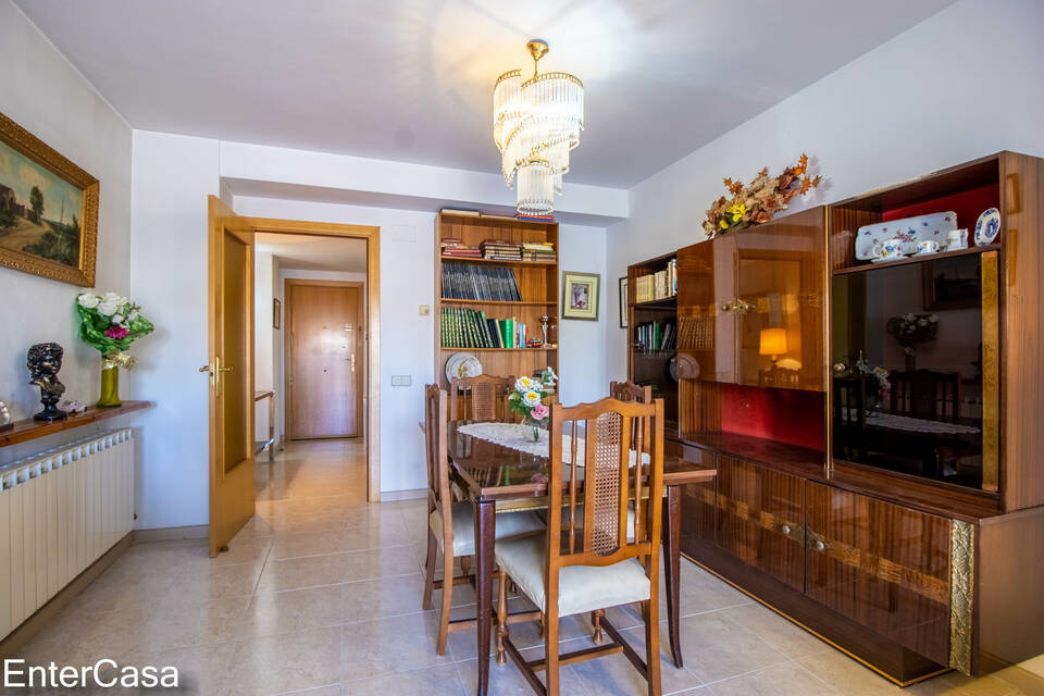 Excelente oportunidad de inversión en piso de 3 dormitorios cerca de la estación de Renfe en Figueres.