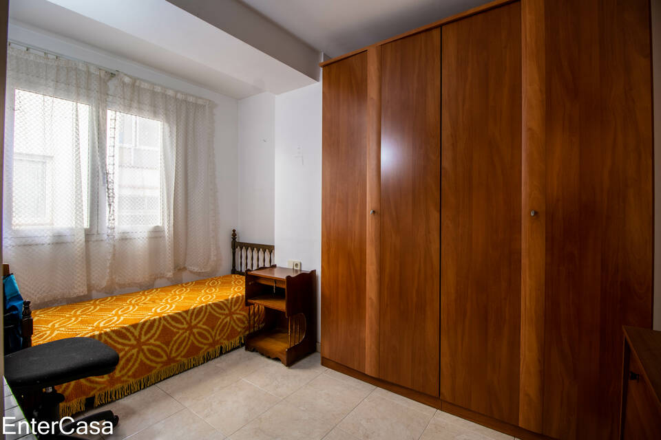 Excel·lent oportunitat d'inversió en pis de 3 dormitoris a prop de l'estació de Renfe a Figueres.
