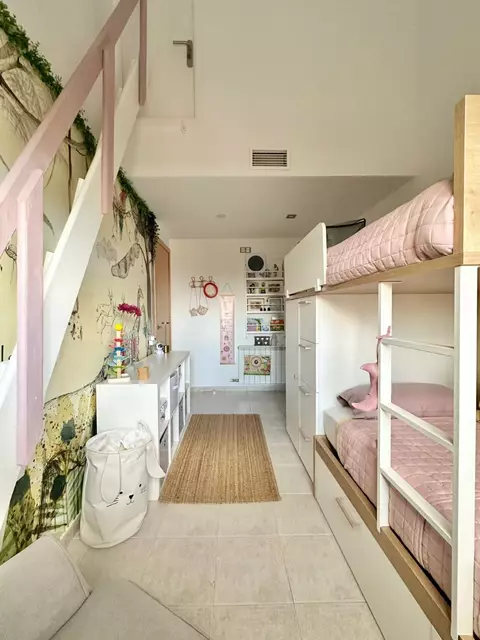 Encantadora casa adossada a Vilacolum, ideal per gaudir d´un estil de vida tranquil i confortable. No te la perdis!