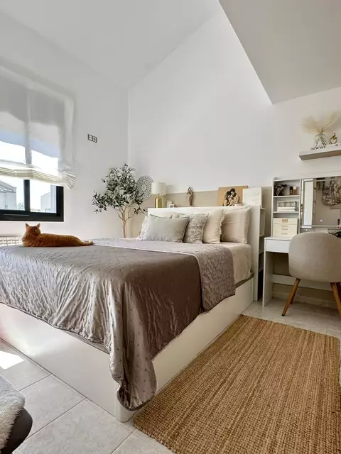 Encantadora casa adossada a Vilacolum, ideal per gaudir d´un estil de vida tranquil i confortable. No te la perdis!