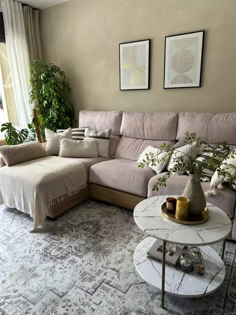 Encantadora casa adossada a Vilacolum, ideal per gaudir d´un estil de vida tranquil i confortable. No te la perdis!