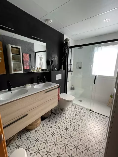 Encantadora casa adossada a Vilacolum, ideal per gaudir d´un estil de vida tranquil i confortable. No te la perdis!