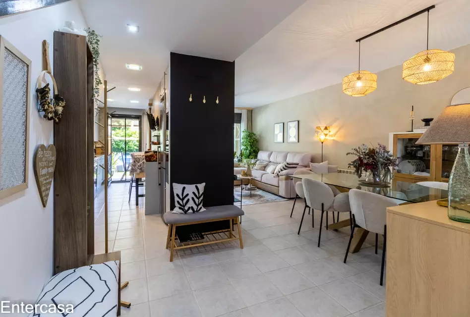 Encantadora casa adossada a Vilacolum, ideal per gaudir d´un estil de vida tranquil i confortable. No te la perdis!