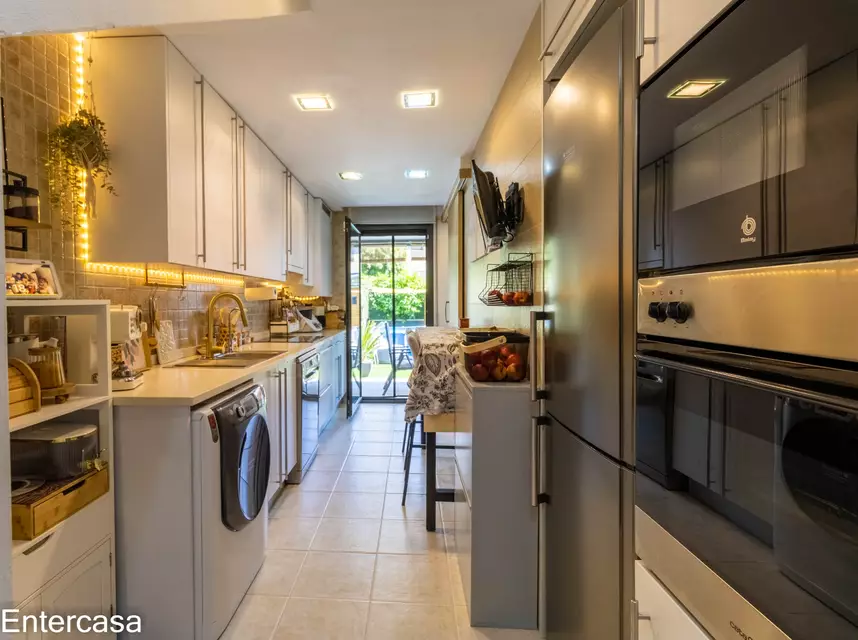 Encantadora casa adossada a Vilacolum, ideal per gaudir d´un estil de vida tranquil i confortable. No te la perdis!