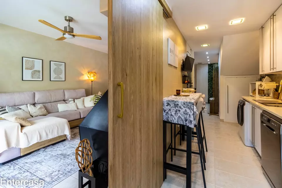 Encantadora casa adossada a Vilacolum, ideal per gaudir d´un estil de vida tranquil i confortable. No te la perdis!