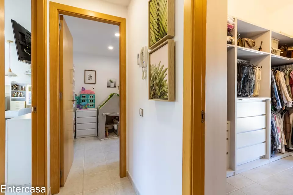 Encantadora casa adossada a Vilacolum, ideal per gaudir d´un estil de vida tranquil i confortable. No te la perdis!