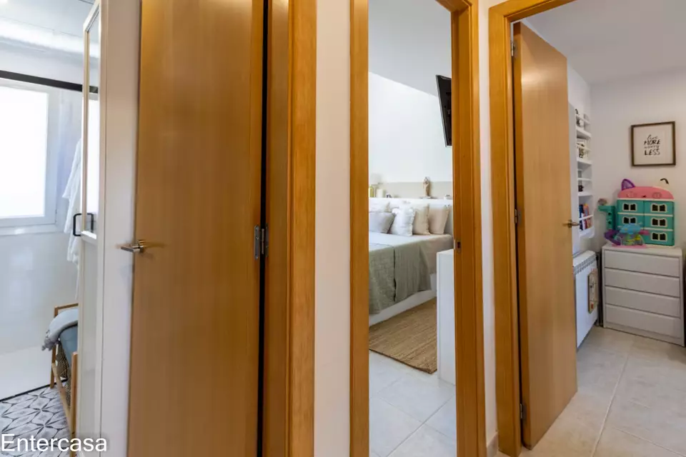 Encantadora casa adossada a Vilacolum, ideal per gaudir d´un estil de vida tranquil i confortable. No te la perdis!