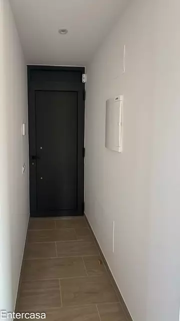 Apartamento exclusivo con piscina y parking privado, situado a pocos pasos de la playa. Una vivienda ideal para disfrutar de la comodidad, el descanso