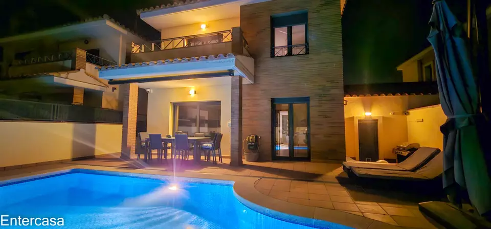 Casa apareada con Piscina y Garaje en Empuriabrava