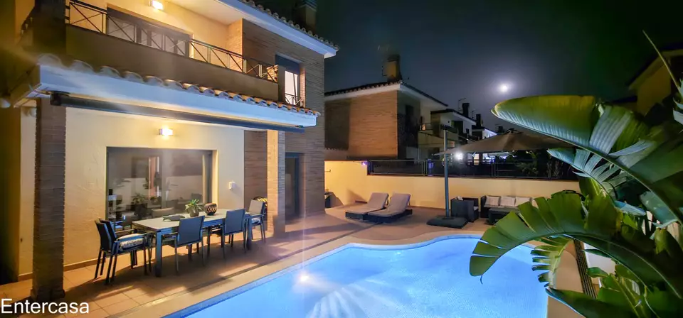 Casa apareada con Piscina y Garaje en Empuriabrava