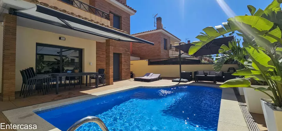 Casa apareada con Piscina y Garaje en Empuriabrava