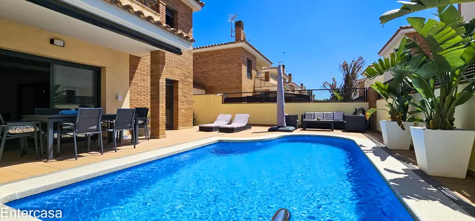 Casa apareada con Piscina y Garaje en Empuriabrava