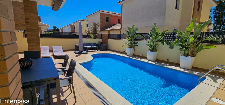 Casa apareada con Piscina y Garaje en Empuriabrava