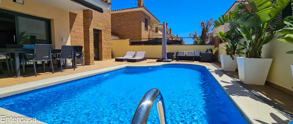 Casa apareada con Piscina y Garaje en Empuriabrava