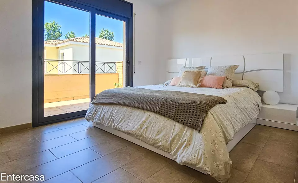 Casa apareada con Piscina y Garaje en Empuriabrava