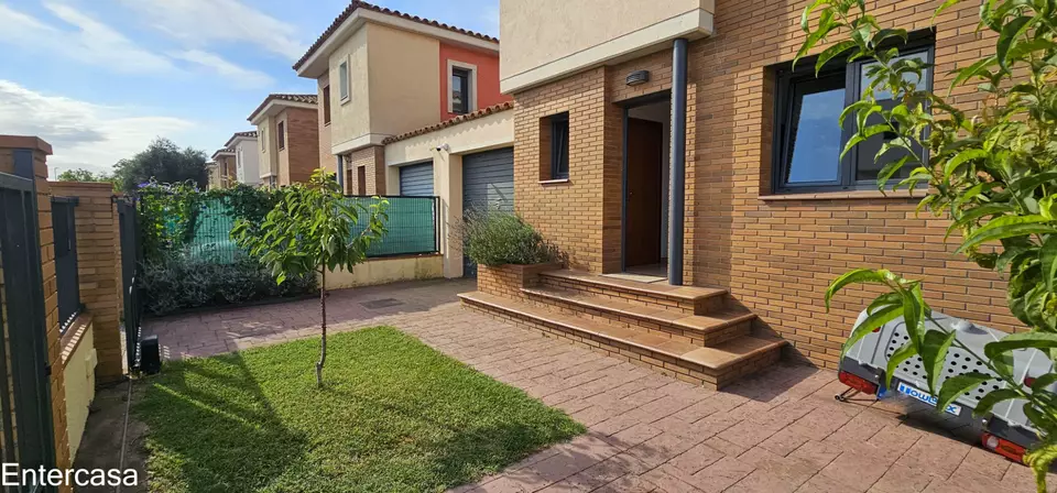 Casa apareada con Piscina y Garaje en Empuriabrava