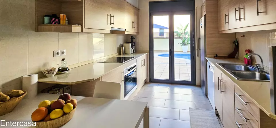 Casa apareada con Piscina y Garaje en Empuriabrava