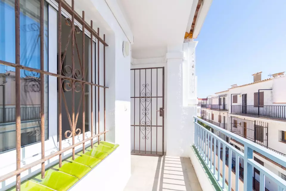 Apartamento de 2 habitaciones con una gran terraza a 5 min de la playa en Empuriabrava