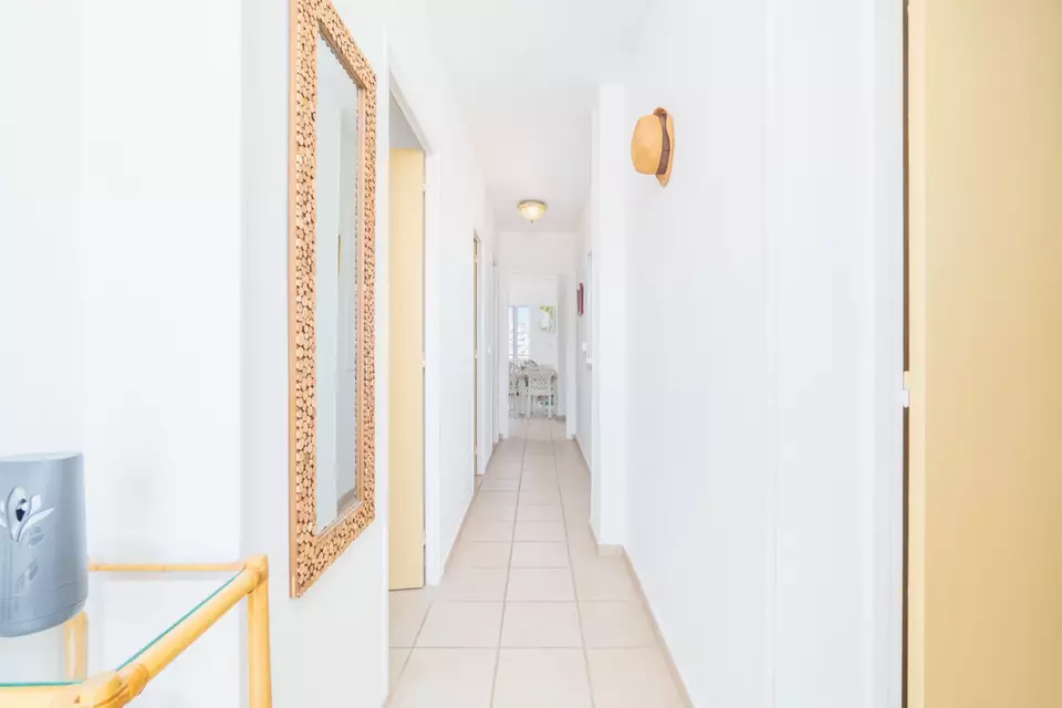 Apartamento de 2 habitaciones con una gran terraza a 5 min de la playa en Empuriabrava