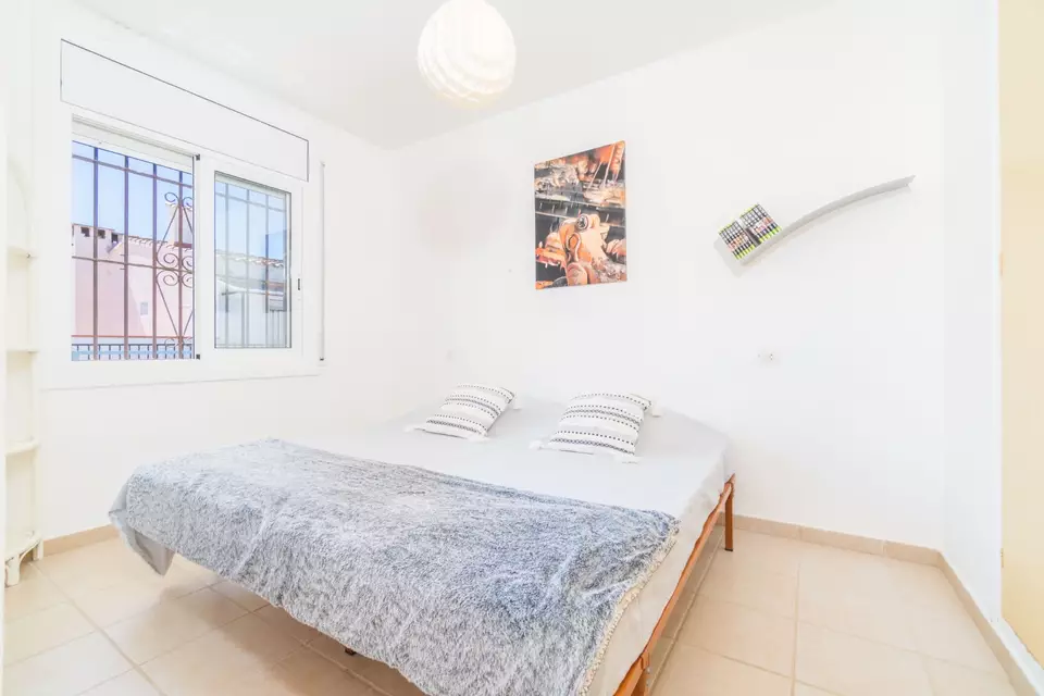 Apartamento de 2 habitaciones con una gran terraza a 5 min de la playa en Empuriabrava