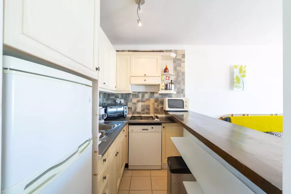 Apartamento de 2 habitaciones con una gran terraza a 5 min de la playa en Empuriabrava