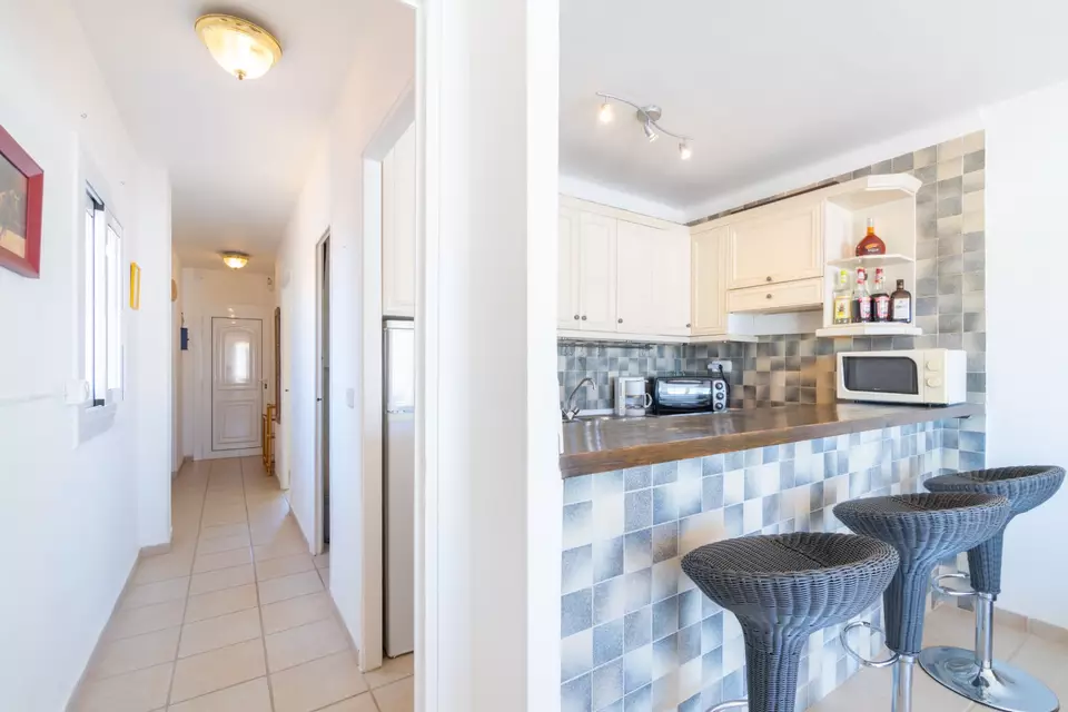 Apartamento de 2 habitaciones con una gran terraza a 5 min de la playa en Empuriabrava