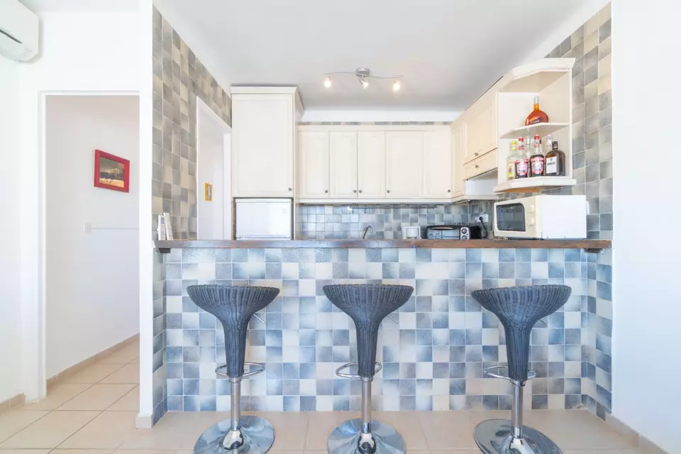 Apartamento de 2 habitaciones con una gran terraza a 5 min de la playa en Empuriabrava
