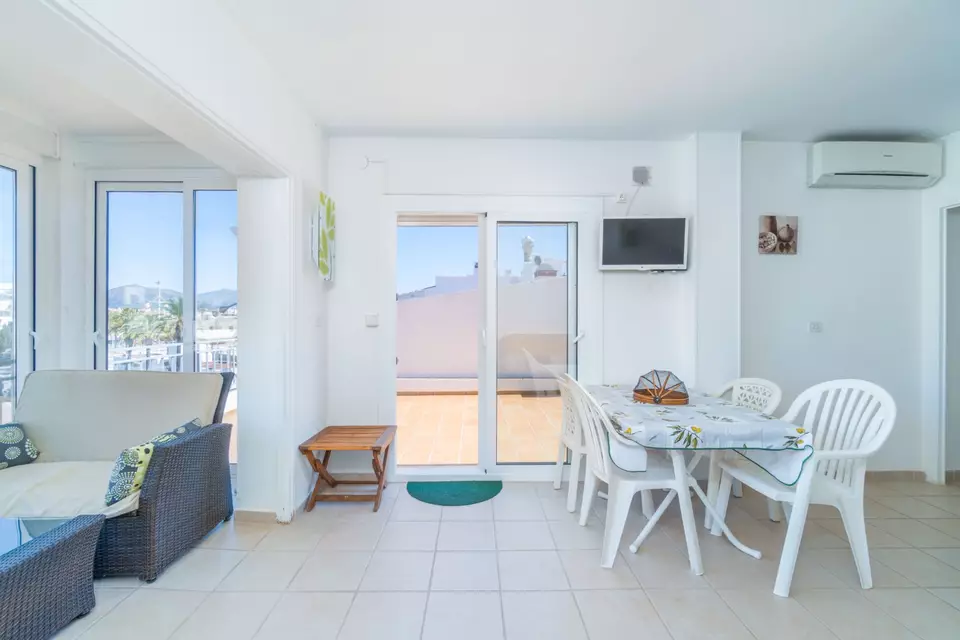 Apartamento de 2 habitaciones con una gran terraza a 5 min de la playa en Empuriabrava