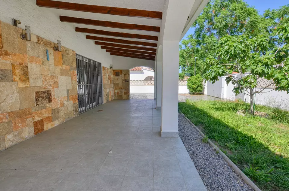 Casa independiente en una de las zonas más cotizadas de Empuriabrava.