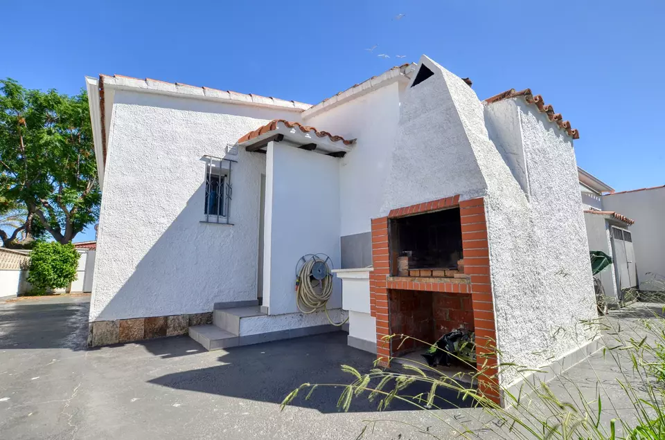Casa independiente en una de las zonas más cotizadas de Empuriabrava.