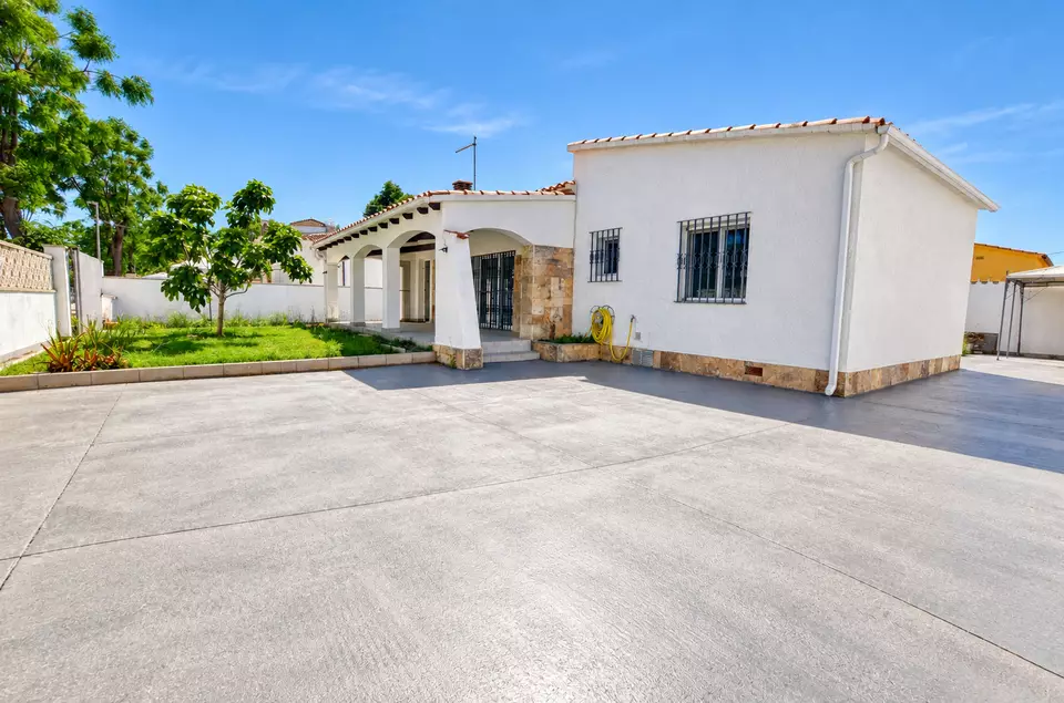 Casa independiente en una de las zonas más cotizadas de Empuriabrava.