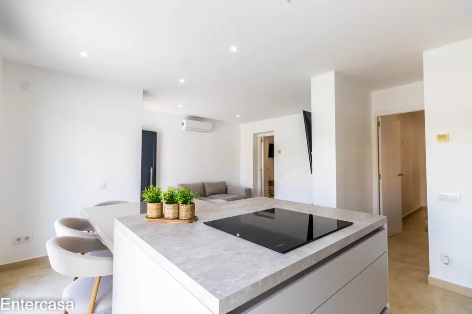 Encantadora casa en Sector Alberes, con piscina privada y garaje. ¡Tu oasis te espera!