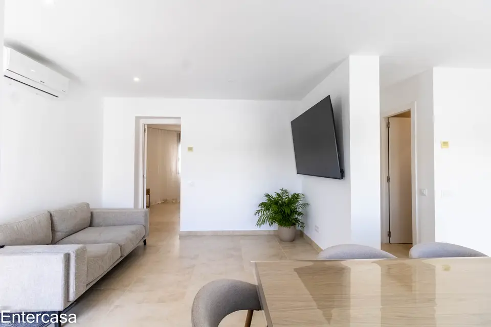 Encantadora casa en Sector Alberes, con piscina privada y garaje. ¡Tu oasis te espera!