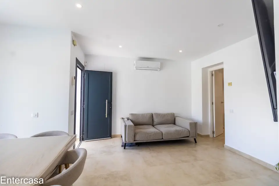 Encantadora casa en Sector Alberes, con piscina privada y garaje. ¡Tu oasis te espera!