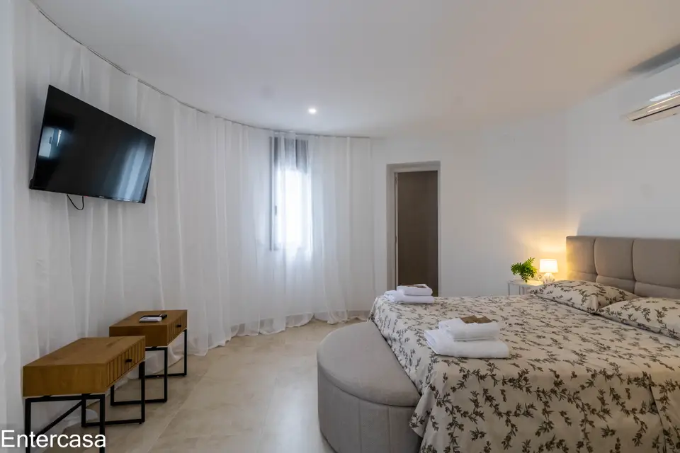 Encantadora casa en Sector Alberes, con piscina privada y garaje. ¡Tu oasis te espera!
