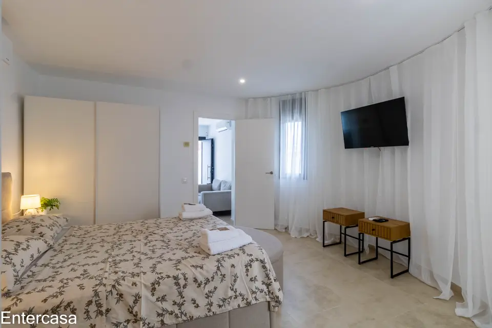 Encantadora casa en Sector Alberes, con piscina privada y garaje. ¡Tu oasis te espera!