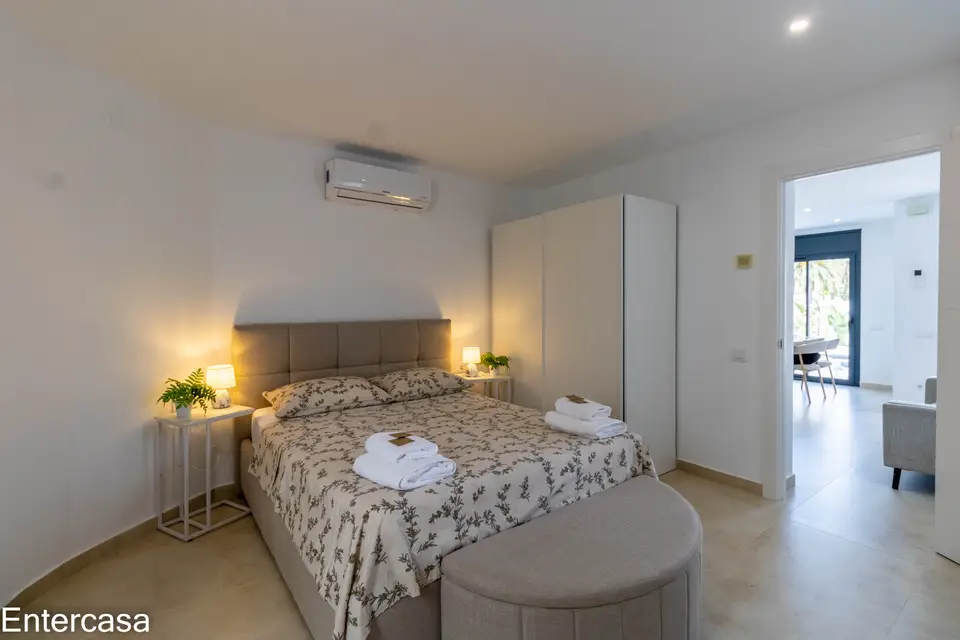 Encantadora casa en Sector Alberes, con piscina privada y garaje. ¡Tu oasis te espera!