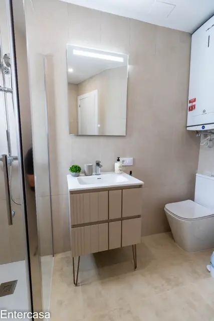 Encantadora casa en Sector Alberes, con piscina privada y garaje. ¡Tu oasis te espera!