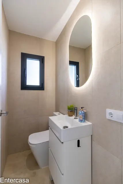 Encantadora casa en Sector Alberes, con piscina privada y garaje. ¡Tu oasis te espera!