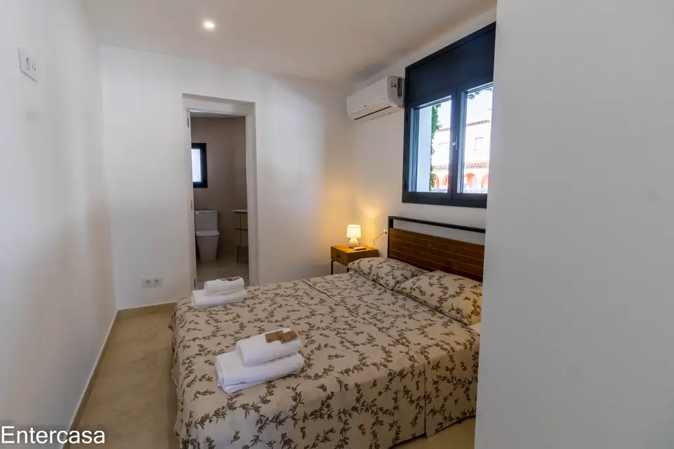 Encantadora casa en Sector Alberes, con piscina privada y garaje. ¡Tu oasis te espera!
