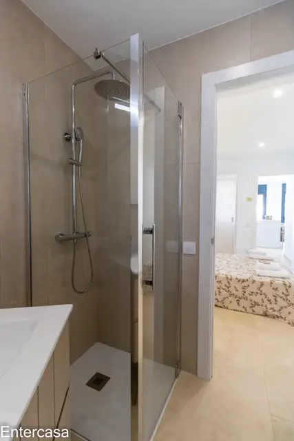 Encantadora casa en Sector Alberes, con piscina privada y garaje. ¡Tu oasis te espera!