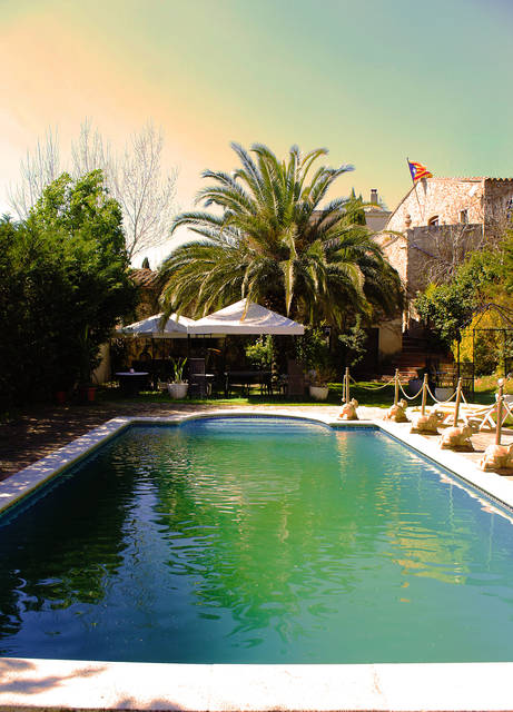 Mágica villa en venta con una hermosa piscina enorme jardín costa brava comprar vender immobiliaria entercasa catalunya casa rustica alt emporda