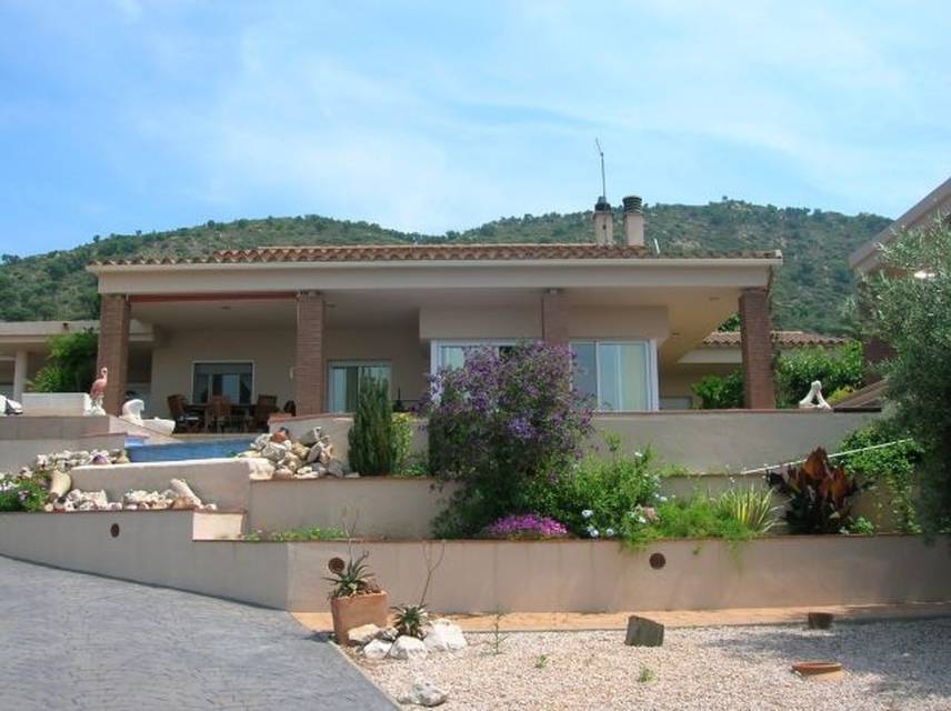 Inmobiliaria Entercasa venta Pau costa brava Villa moderna lujo con impresionantes vistas al mar montaña y campo Els Olivars comprar roses rosas casa 