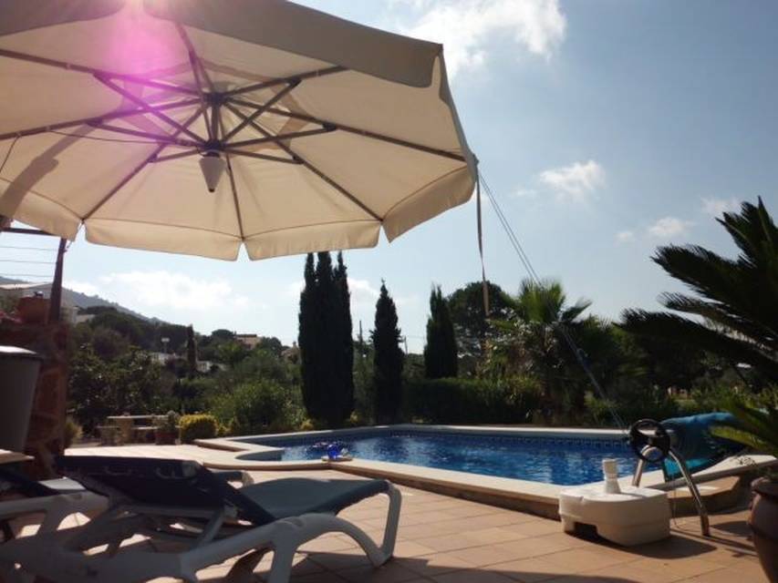 Agence immobiliere Entercasa vente espagne achat superbe villa dans zone résidentielle avec vue sur la mer et montagne costa brava roses rosas piscine